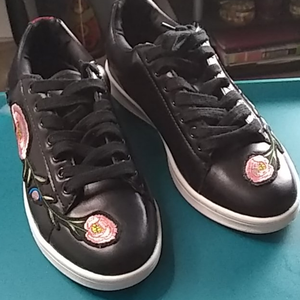 Sneakers, Embroidered Flowers, Black, Size 9